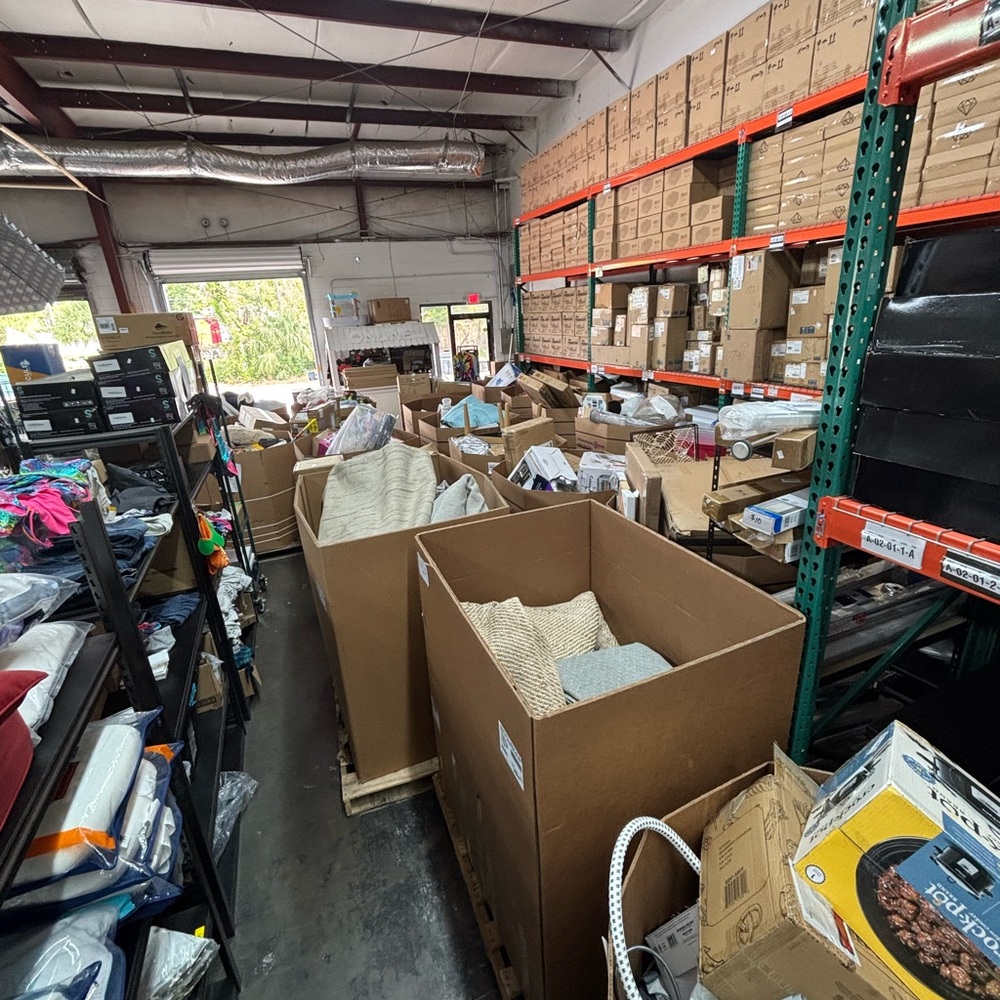 Pallets mix home good, carpets, toys, sheets and much more